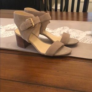 Nine West Block Heel Sandals 8M Tan Beige Suede Leather Style 1418 Garden Bay